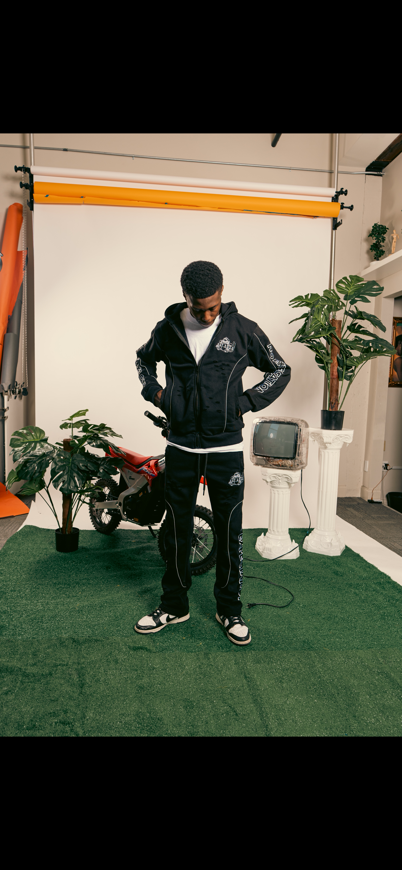 NoExpectation SweatSuit