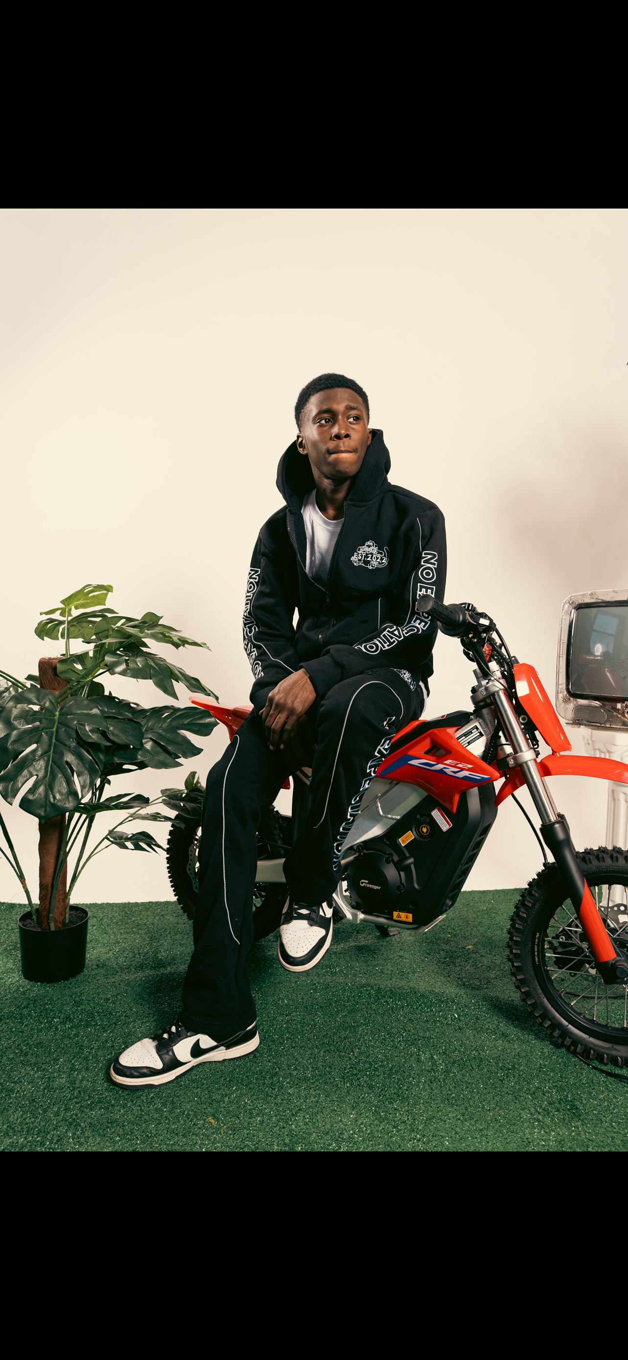 NoExpectation SweatSuit